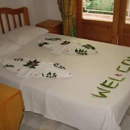 Castle Hotel İçmeler